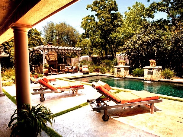 Traditional Pool in Austin