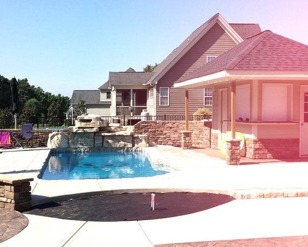 Pool House - Beach Style Pool